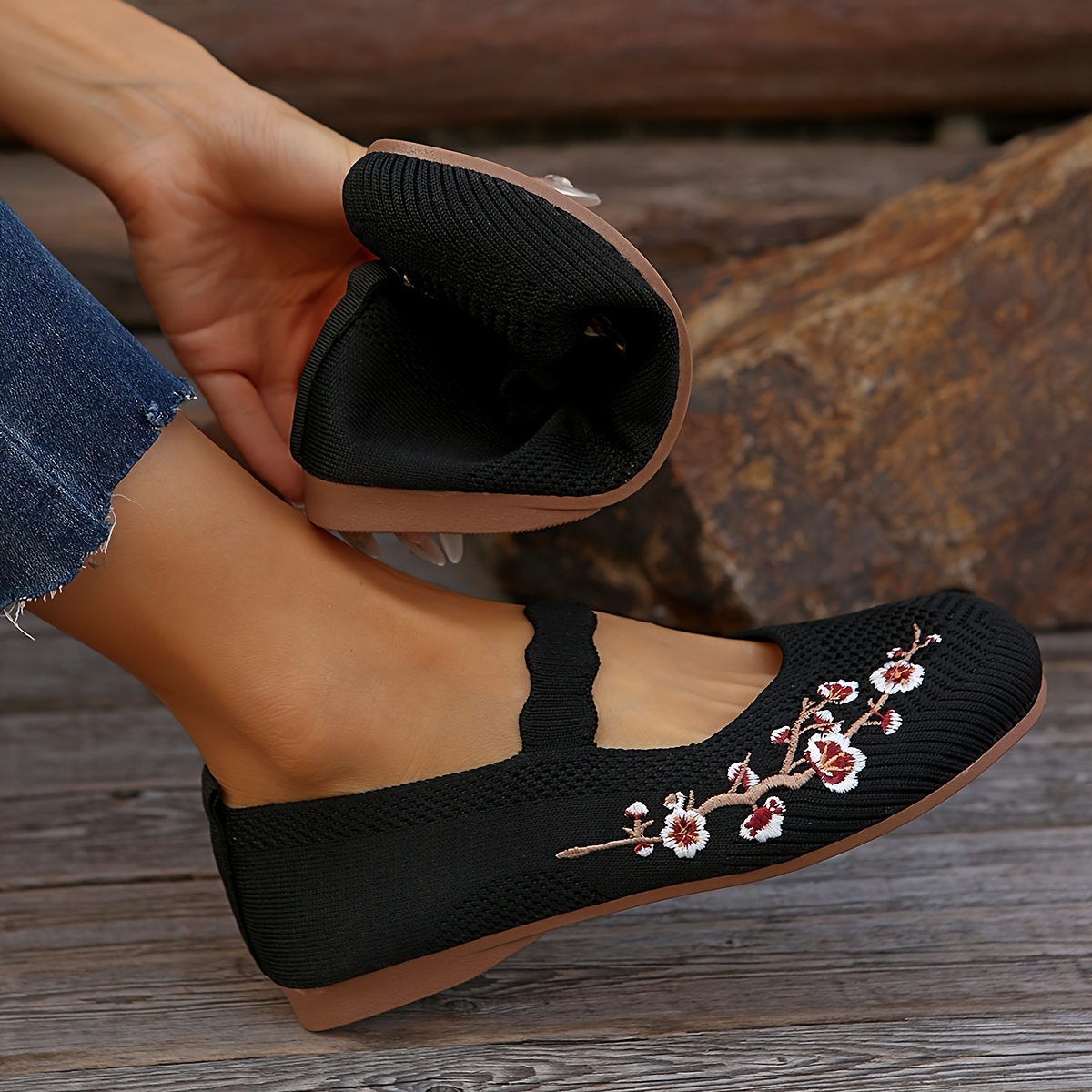 Women's Floral Embroidery Flats