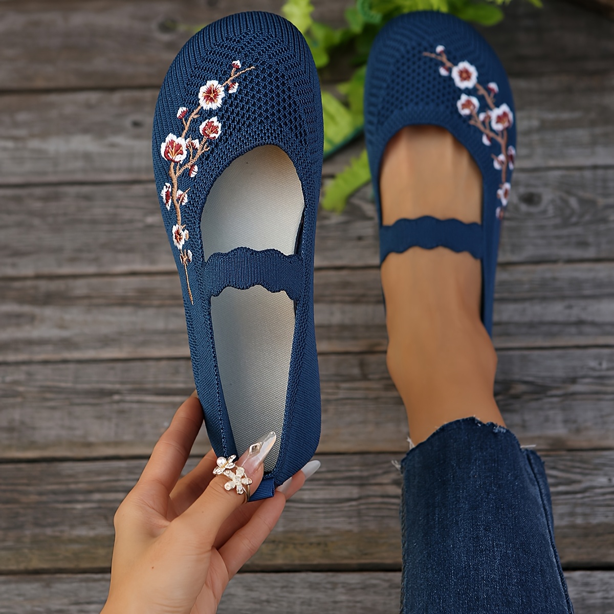 Women's Floral Embroidery Flats
