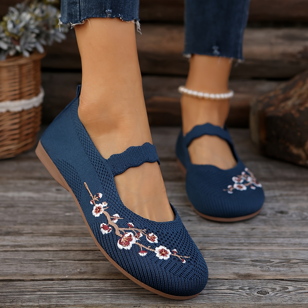 Women's Floral Embroidery Flats