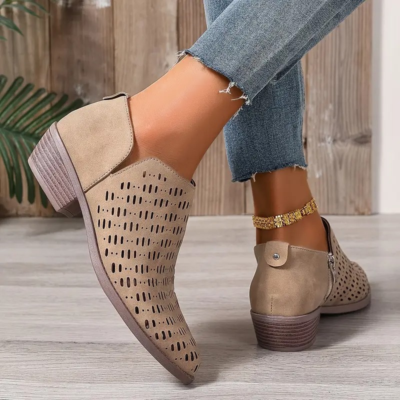 Women's Round-Toe Chelsea Boots