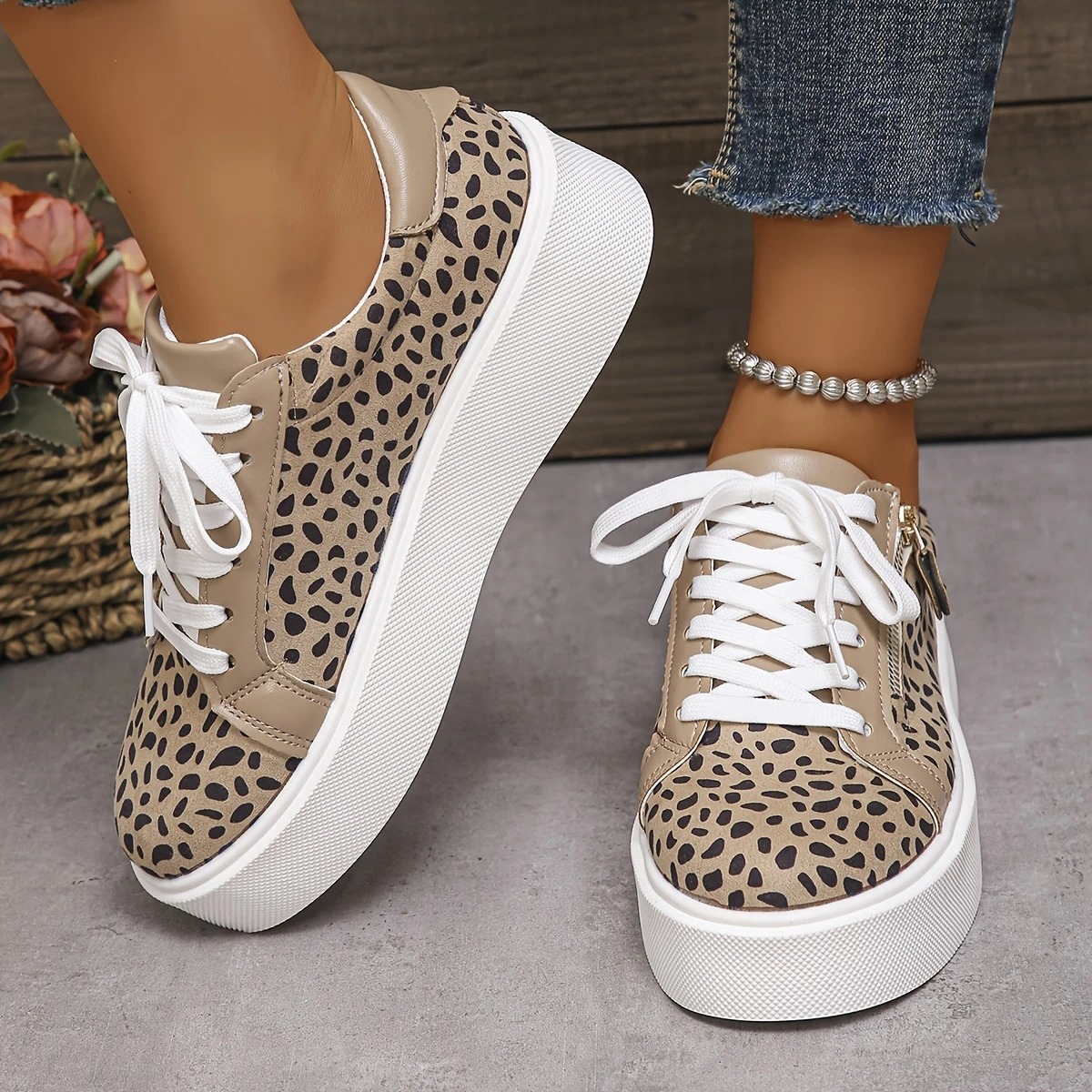 Stylish Leopard Print Lace-Up Sneakers