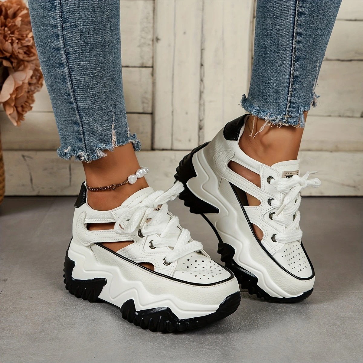 Women's Casual Lace-Up Platform Sneakers