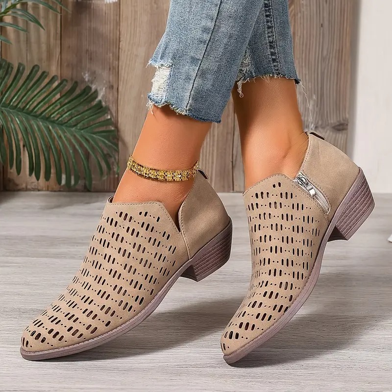 Women's Round-Toe Chelsea Boots