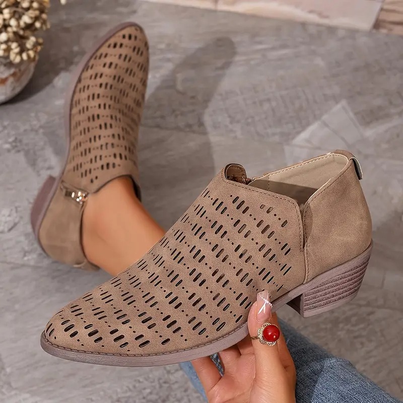 Women's Round-Toe Chelsea Boots