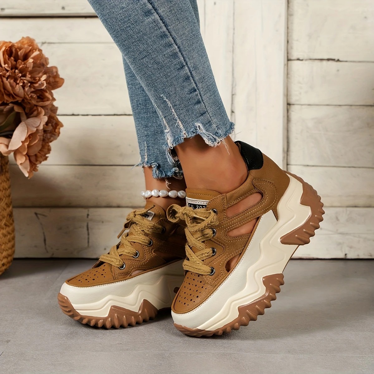 Women's Casual Lace-Up Platform Sneakers