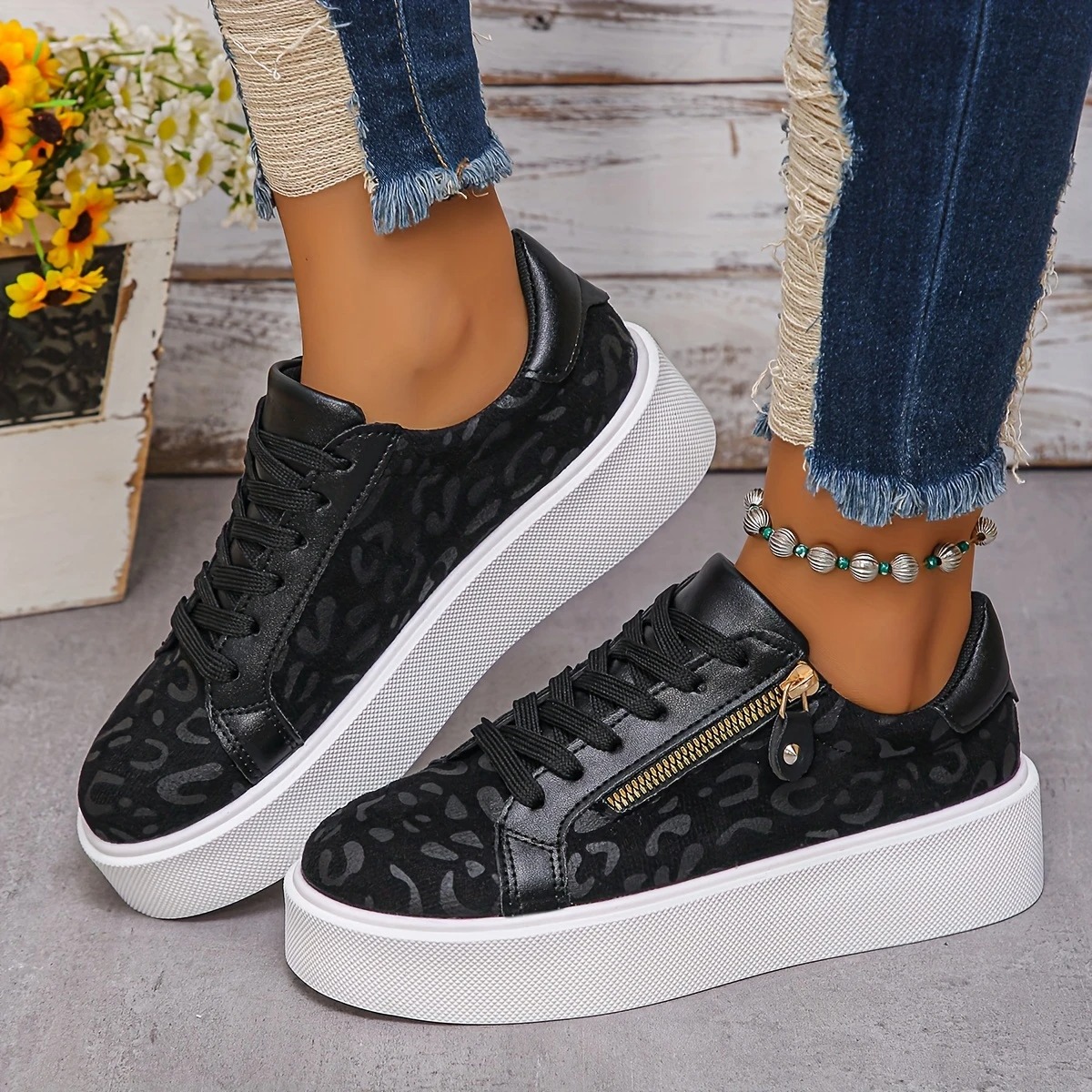 Stylish Leopard Print Lace-Up Sneakers