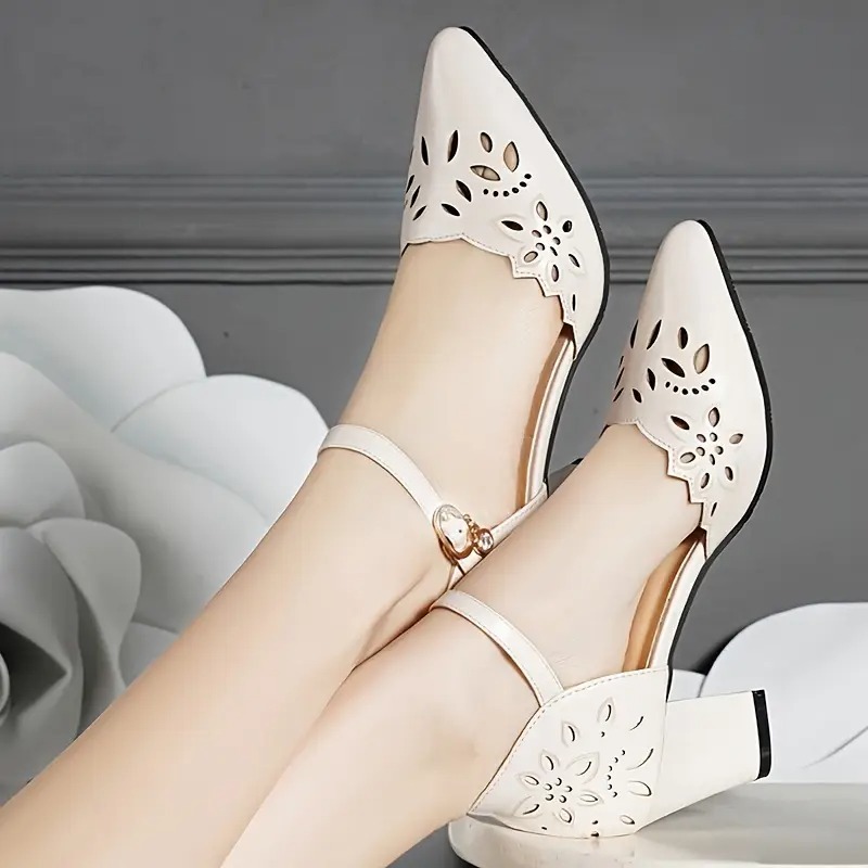 Womens Fashion-Forward Floral Pumps