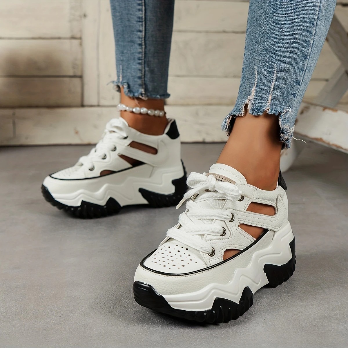 Women's Casual Lace-Up Platform Sneakers