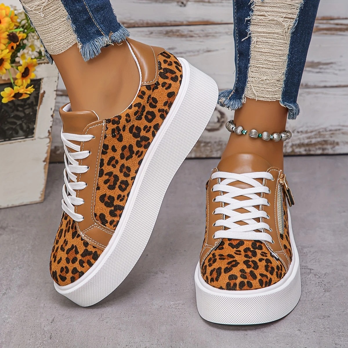 Stylish Leopard Print Lace-Up Sneakers