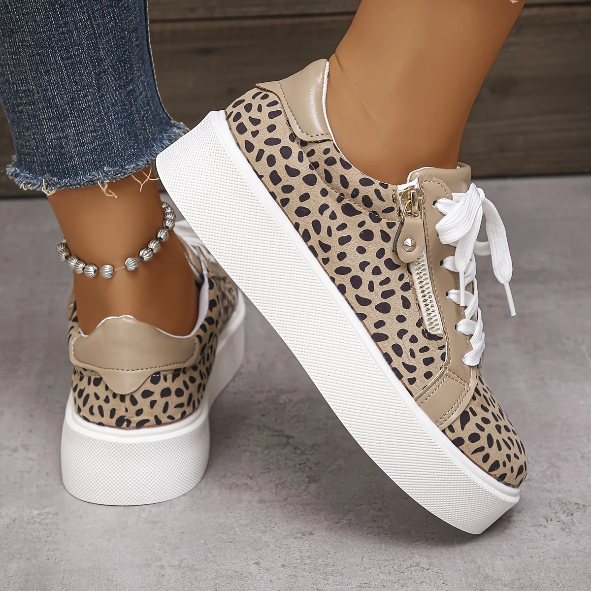 Stylish Leopard Print Lace-Up Sneakers