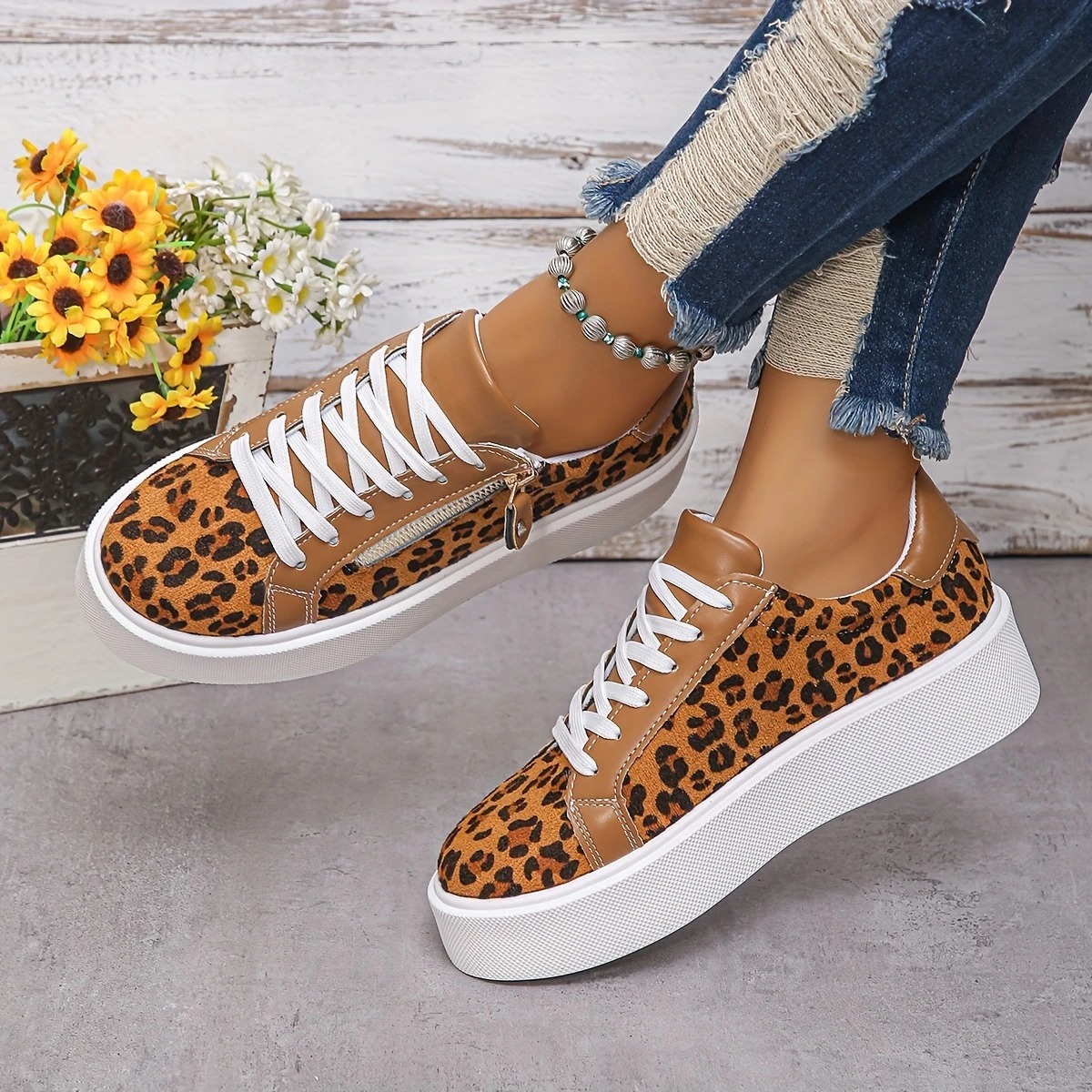 Stylish Leopard Print Lace-Up Sneakers