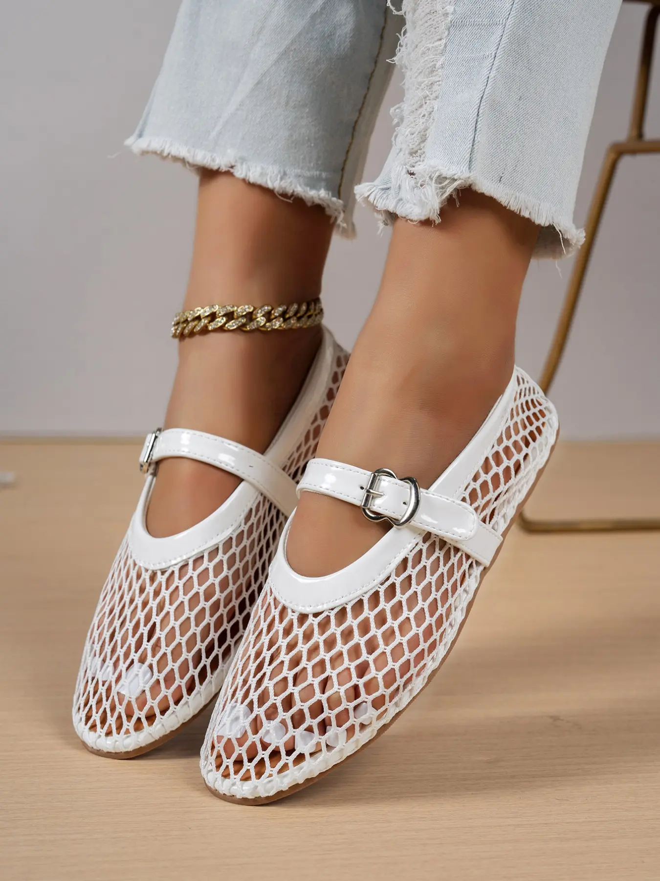 Women's Hollow-Out Mesh Flat Sandals