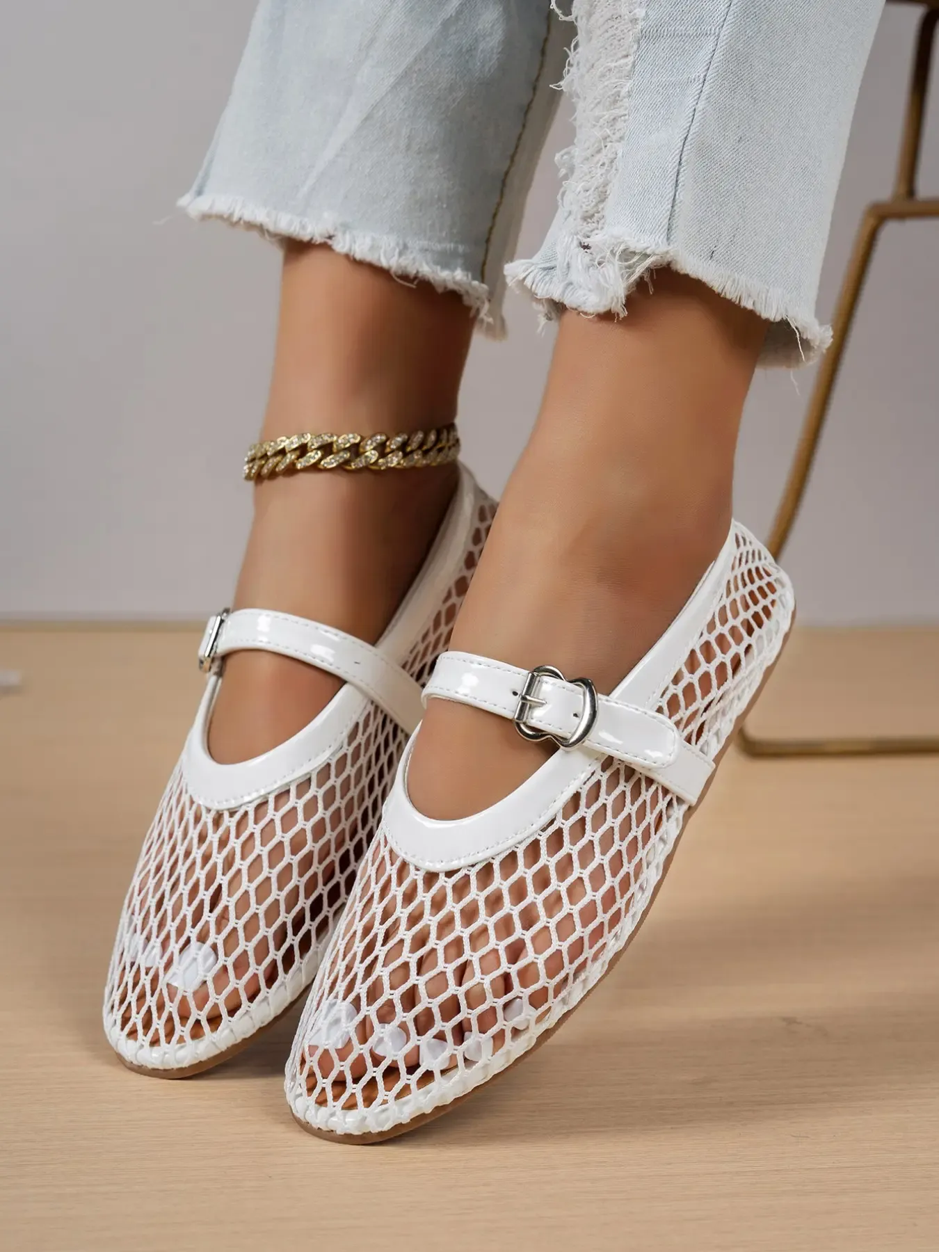 Women's Hollow-Out Mesh Flat Sandals