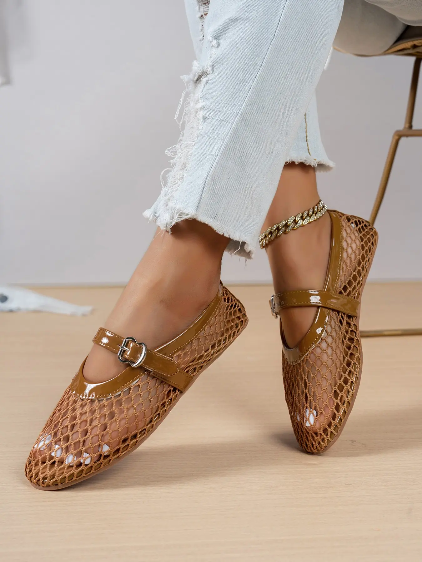 Women's Hollow-Out Mesh Flat Sandals