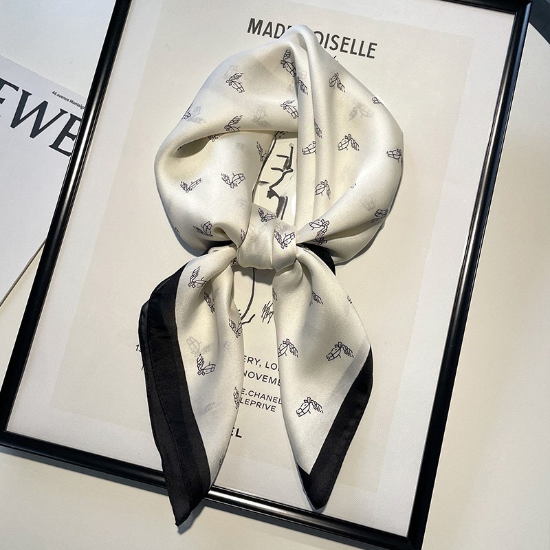 Women's fashionable retro printed silk scarf