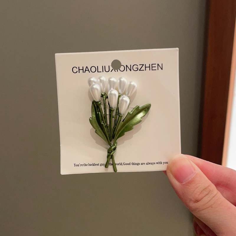 Green plant flower brooch