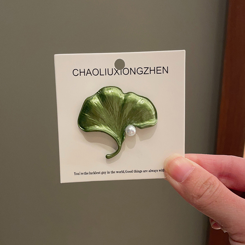 Green plant flower brooch