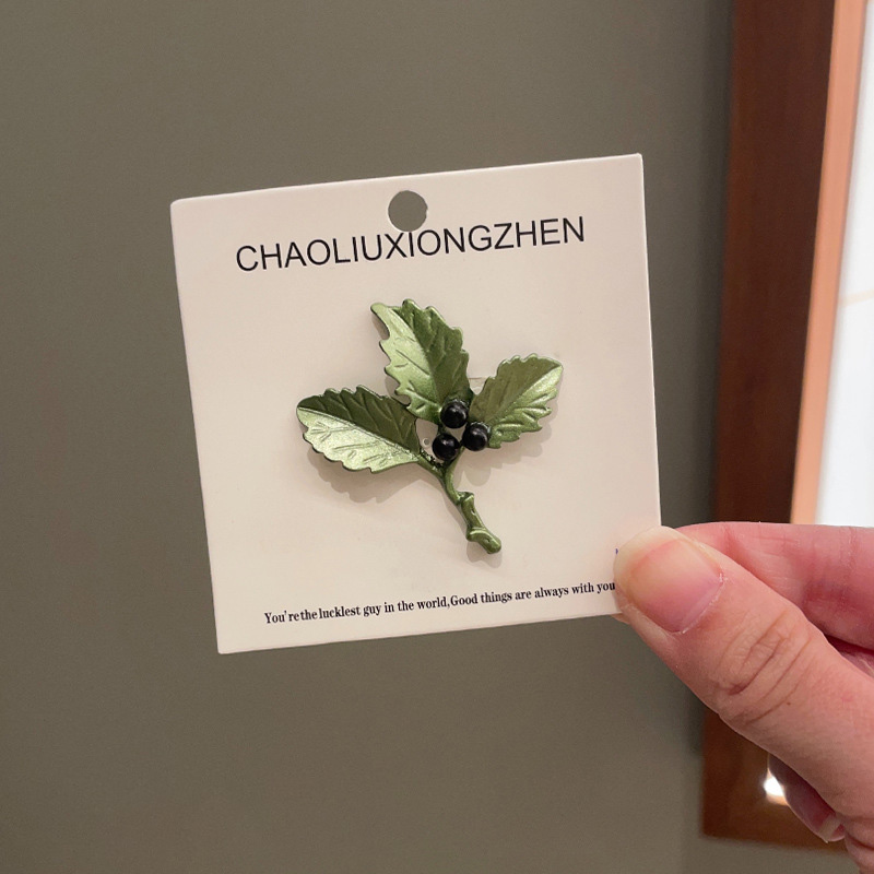 Green plant flower brooch