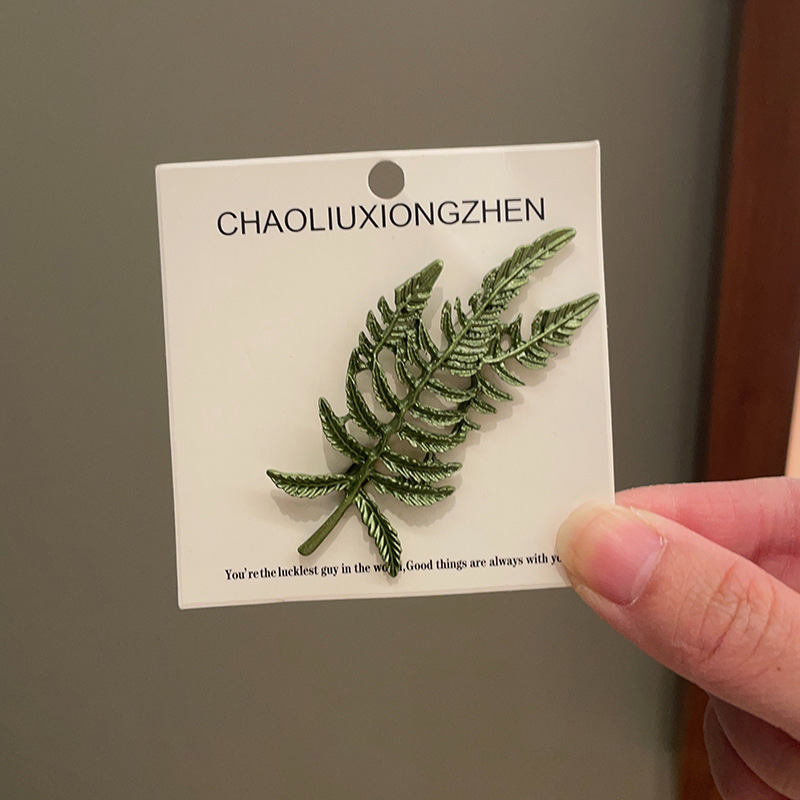 Green plant flower brooch