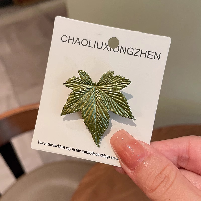 Green plant flower brooch