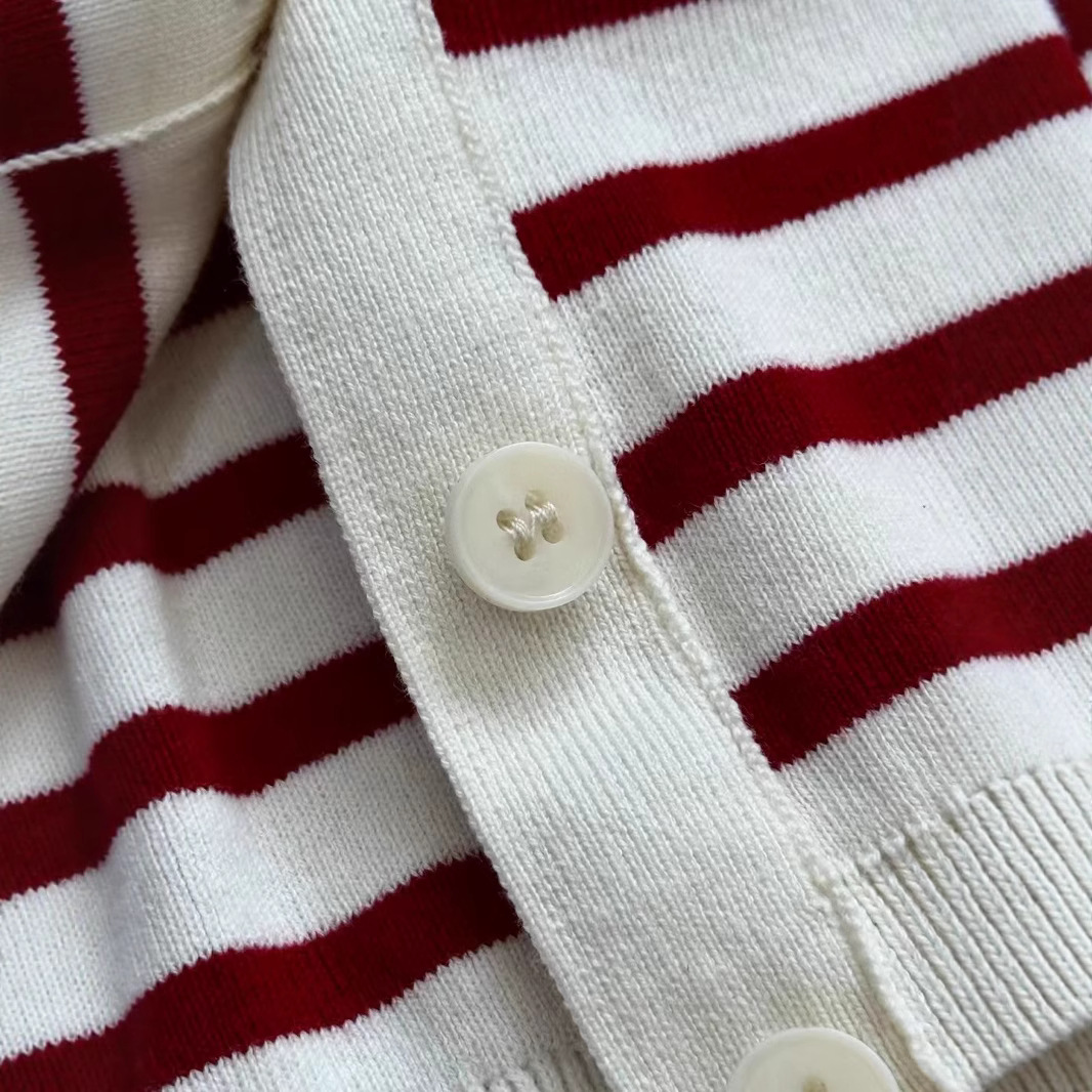 Casual, simple, classic color-blocked striped V-neck cardigan