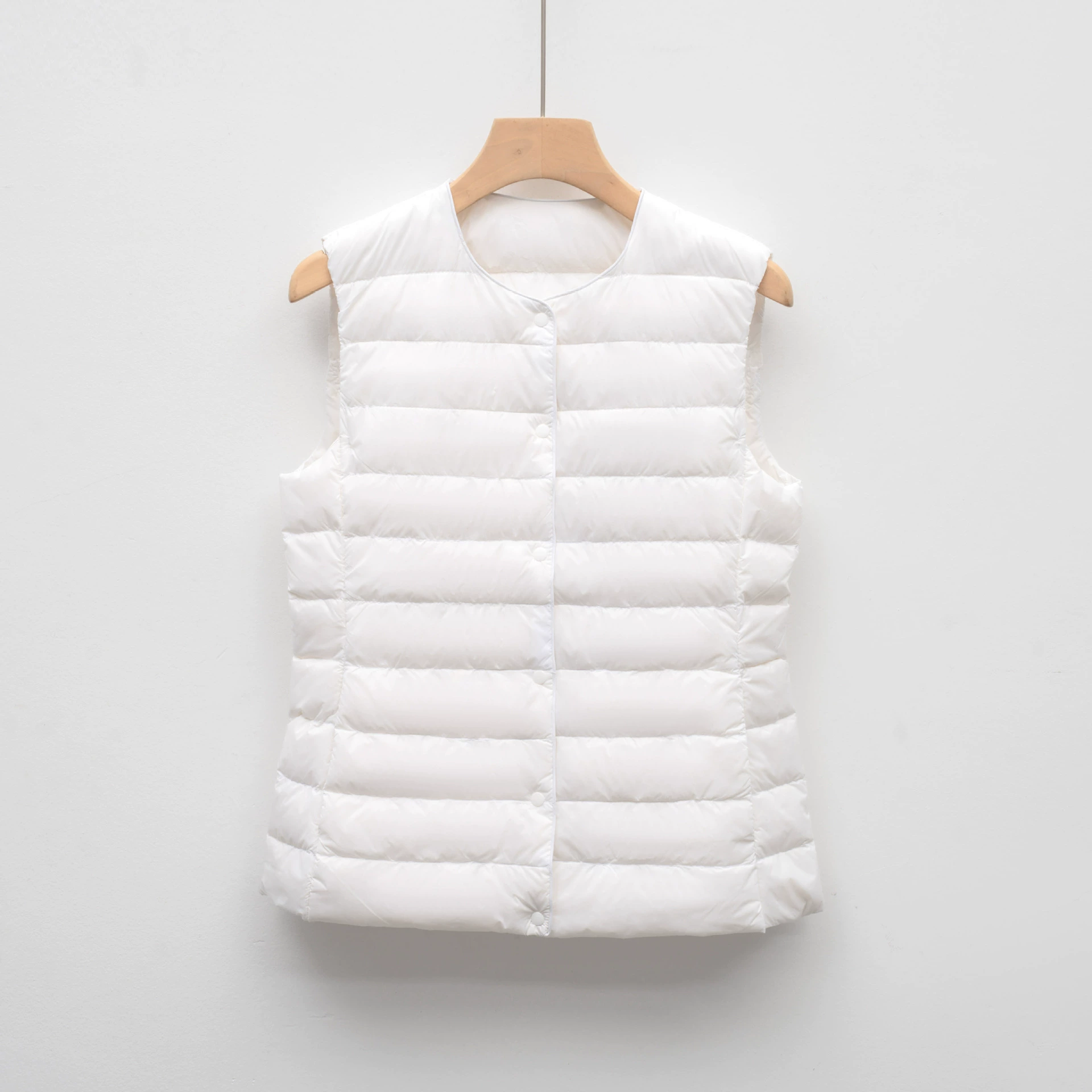 Lightweight down jacket for women, short, round neck