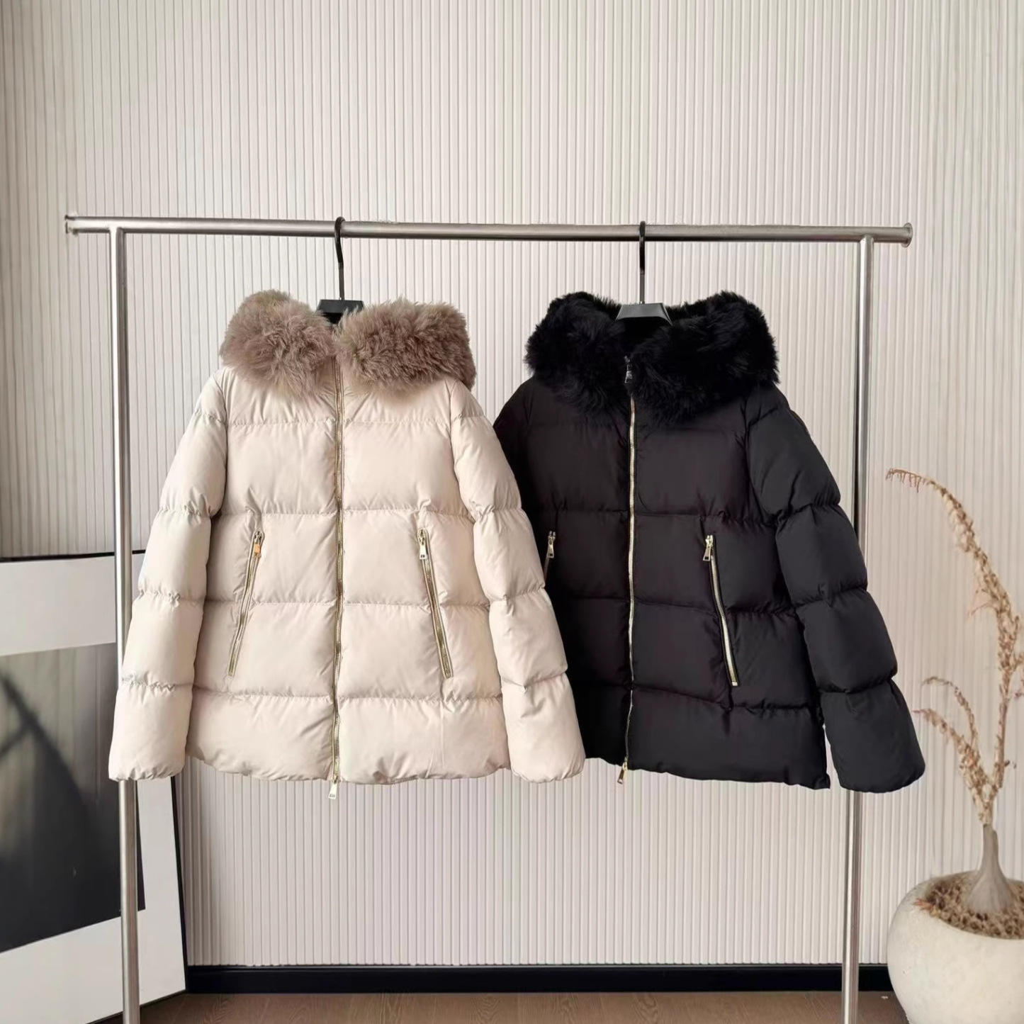 Women's windproof and warm hooded down jacket with fur collar