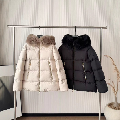 Women's windproof and warm hooded down jacket with fur collar