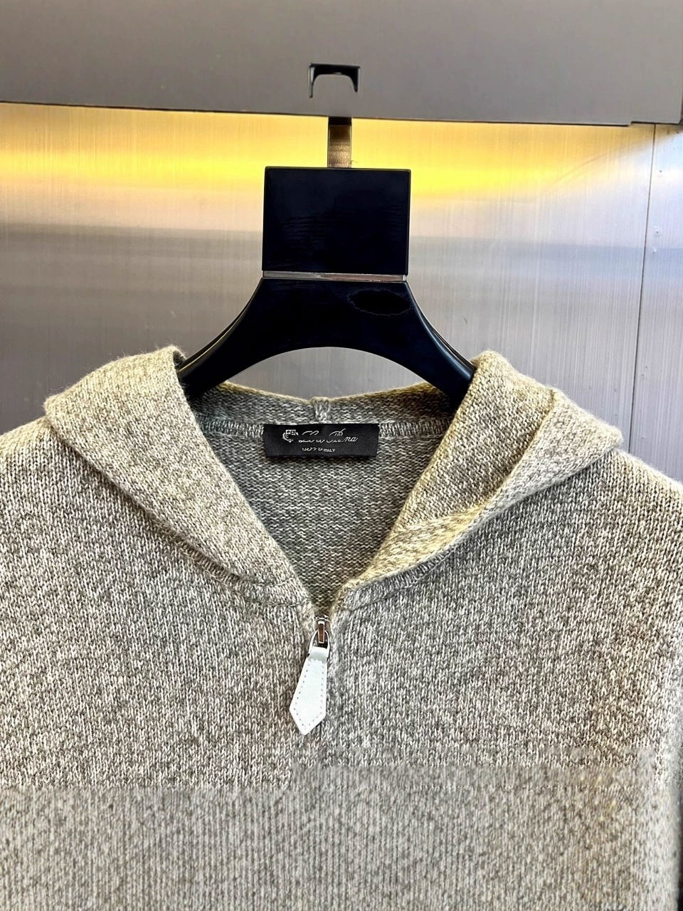 Men's cashmere knitted sweater with zipper and hood