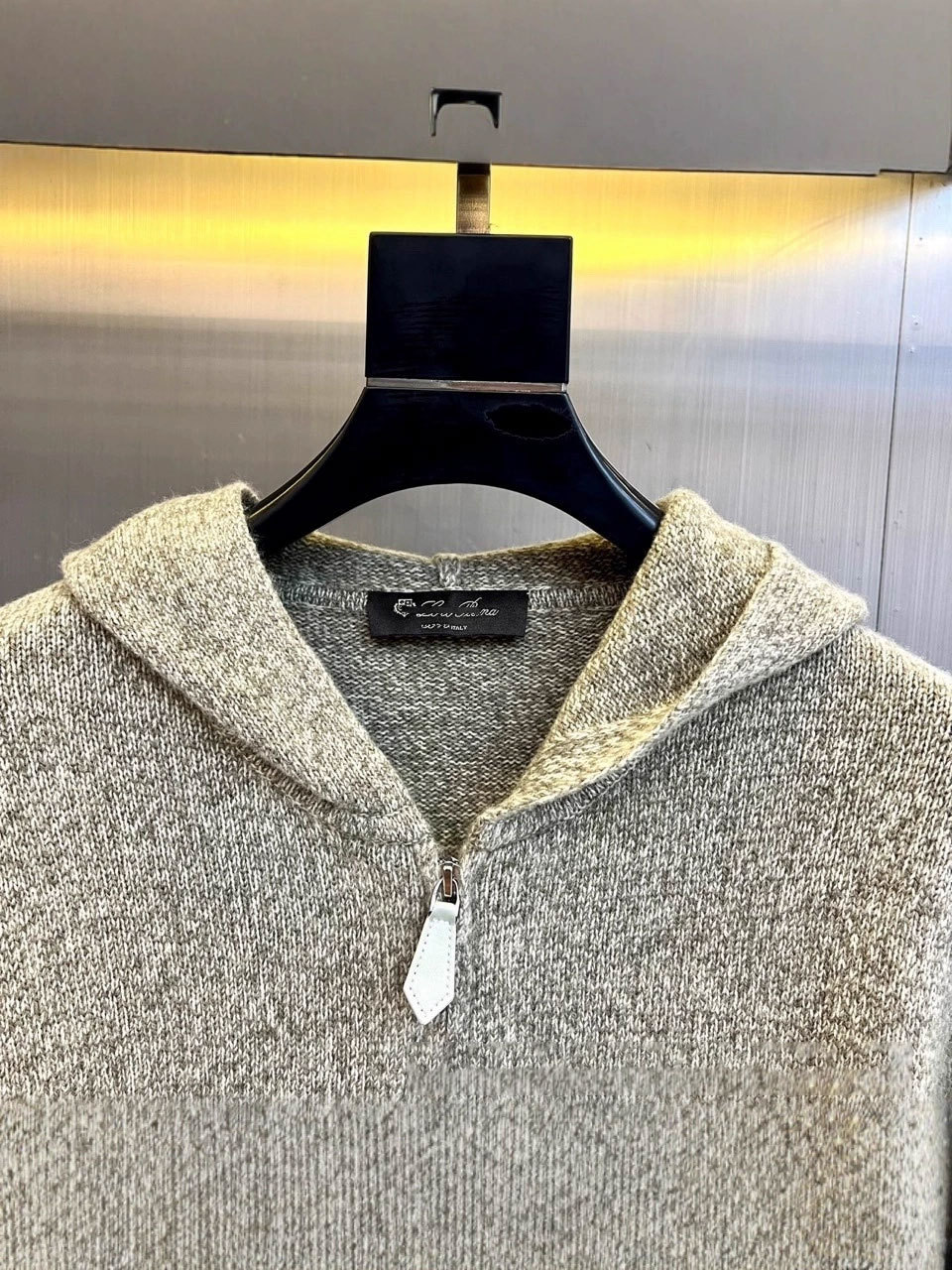 Men's cashmere knitted sweater with zipper and hood