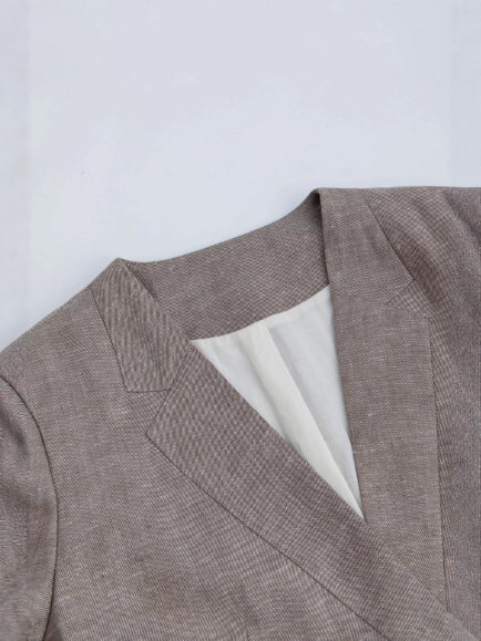 Women's simple and elegant straight-cut long-sleeved blazer/suit jacket for commuting.