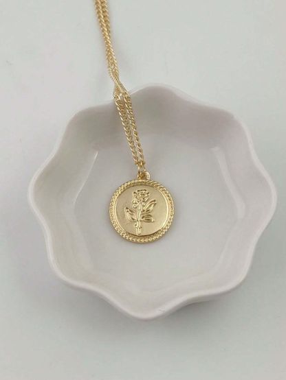 Flower Decor Round Charm Necklace