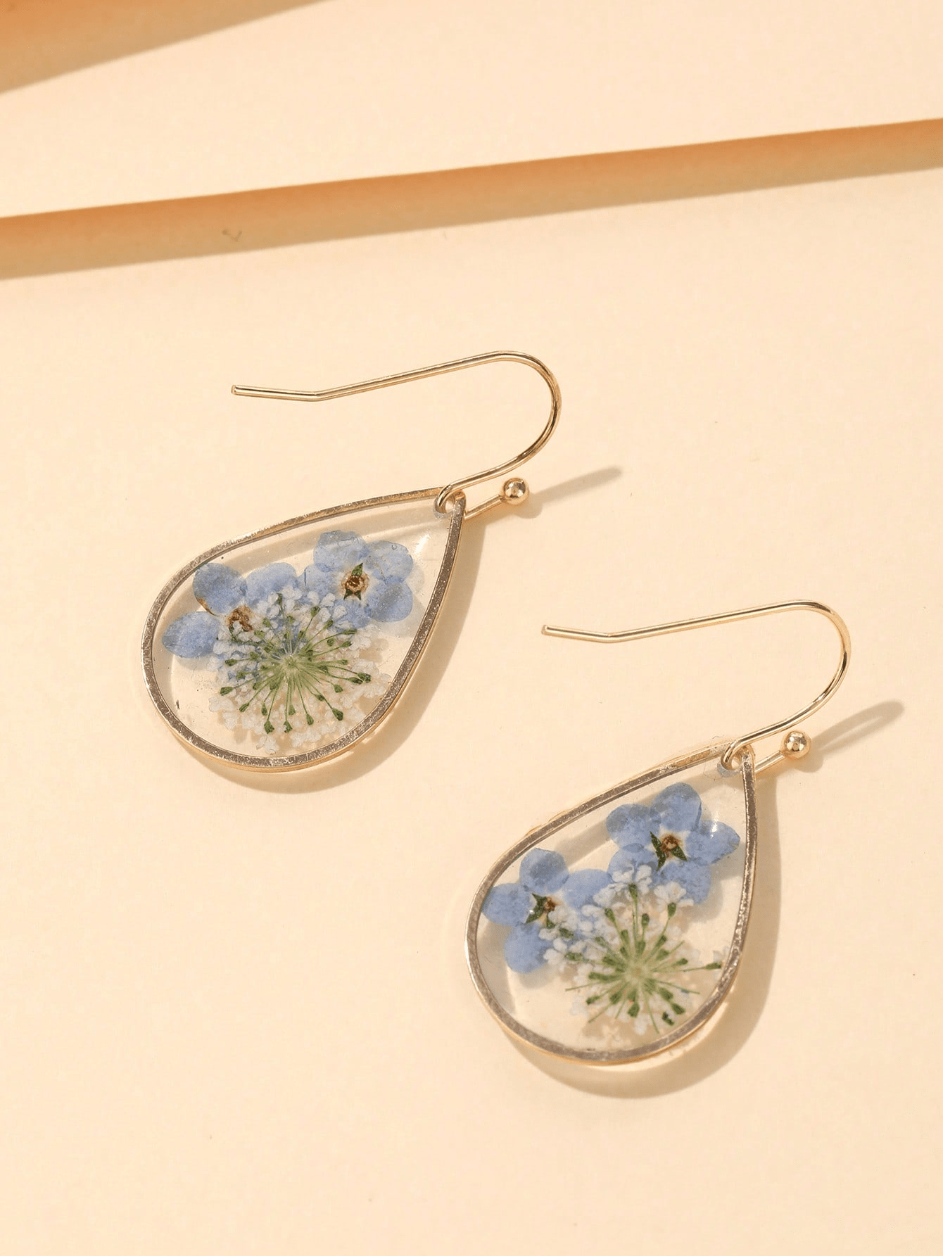 Teardrop Shape Resin & Dried Flower Earrings