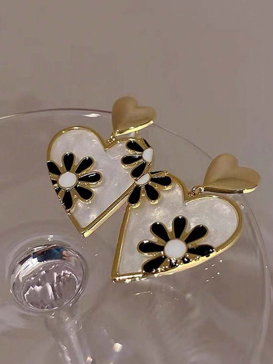 French Style Personality Small Daisy & Heart Shaped Earrings