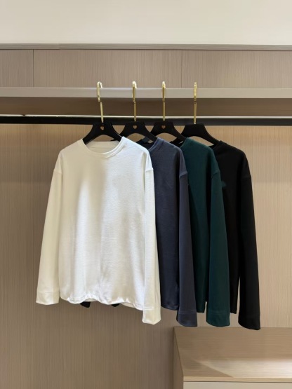 Round neck, solid color, loose fit, durable, non-pilling, versatile long-sleeved top