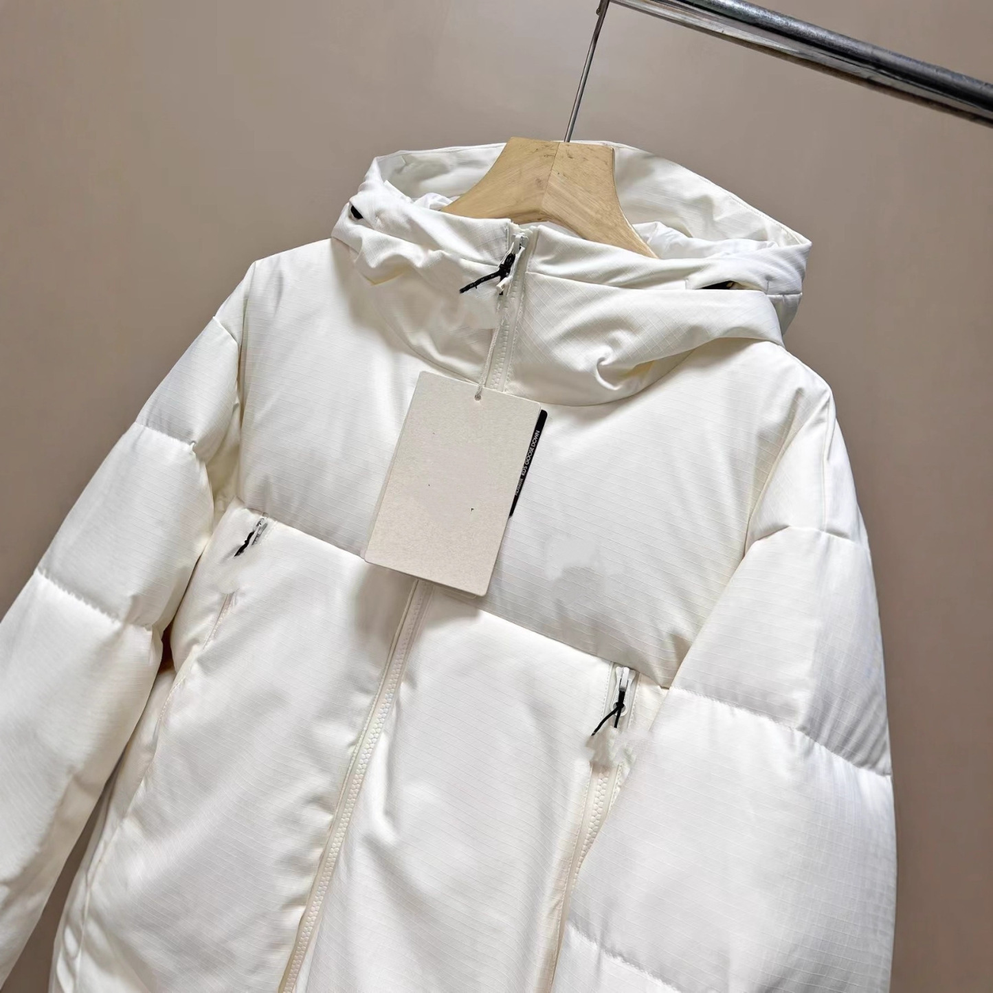 Durable, warm, windproof and rainproof down jacket