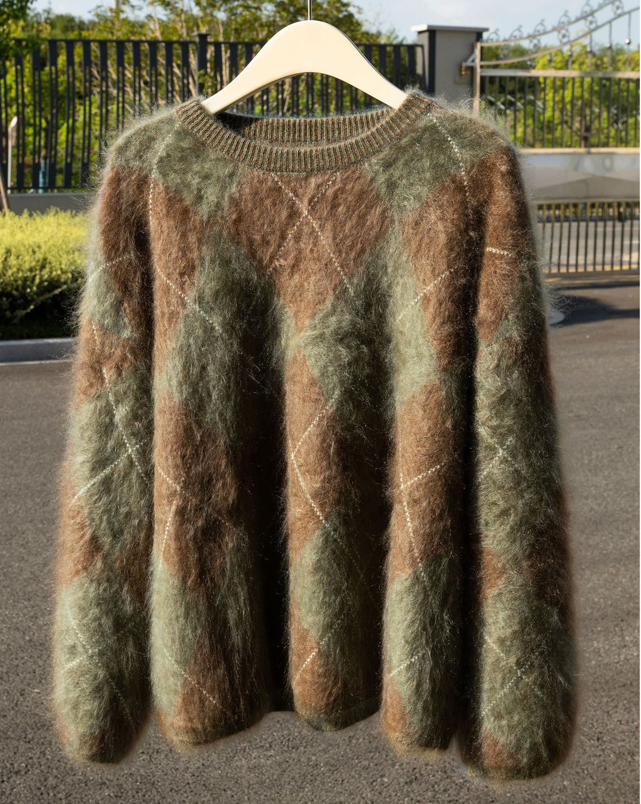 Cashmere knitted sweater with a round neck