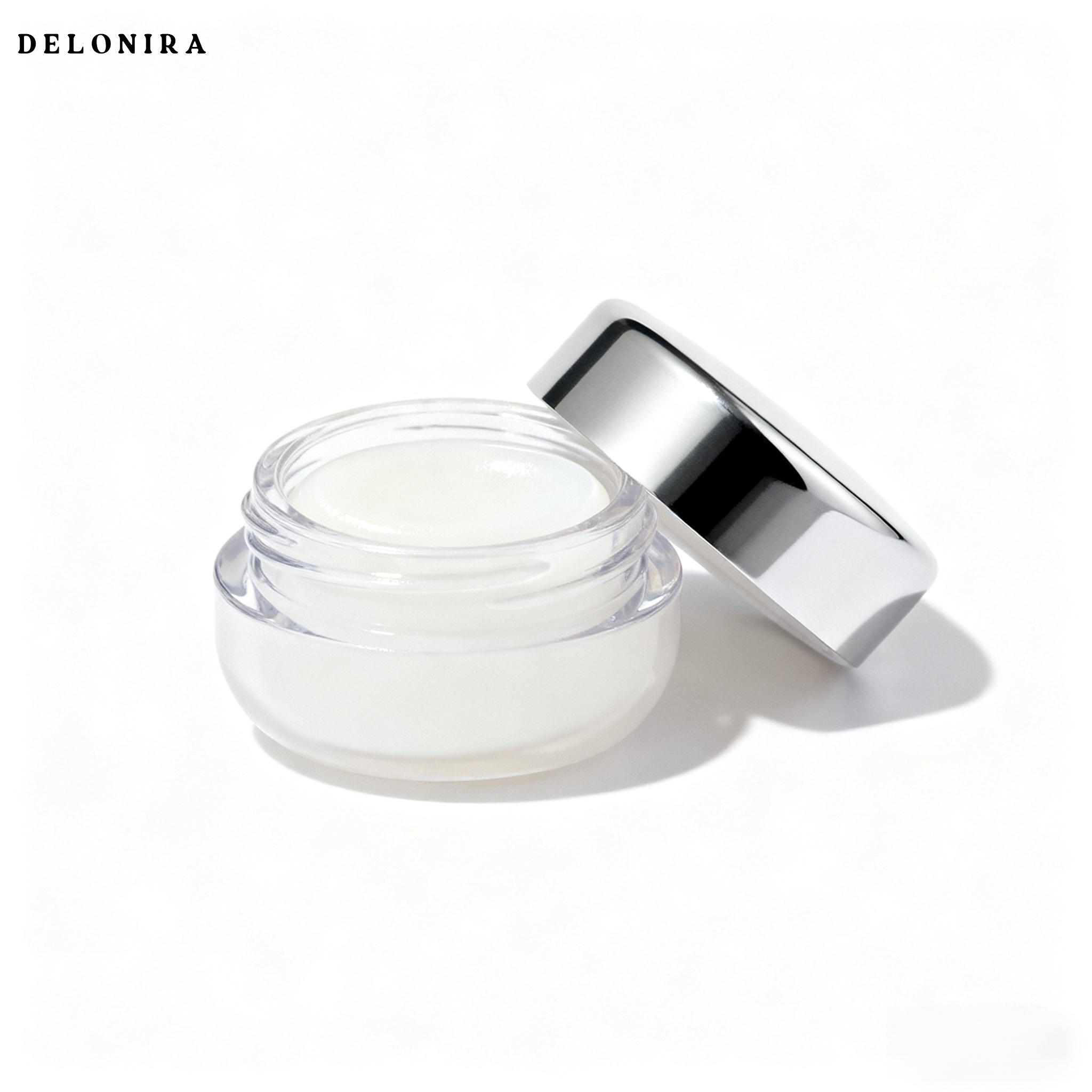 Delonira   Hellt Lippenfältchen auf, spendet Feuchtigkeit und pflegt den Lippenstift