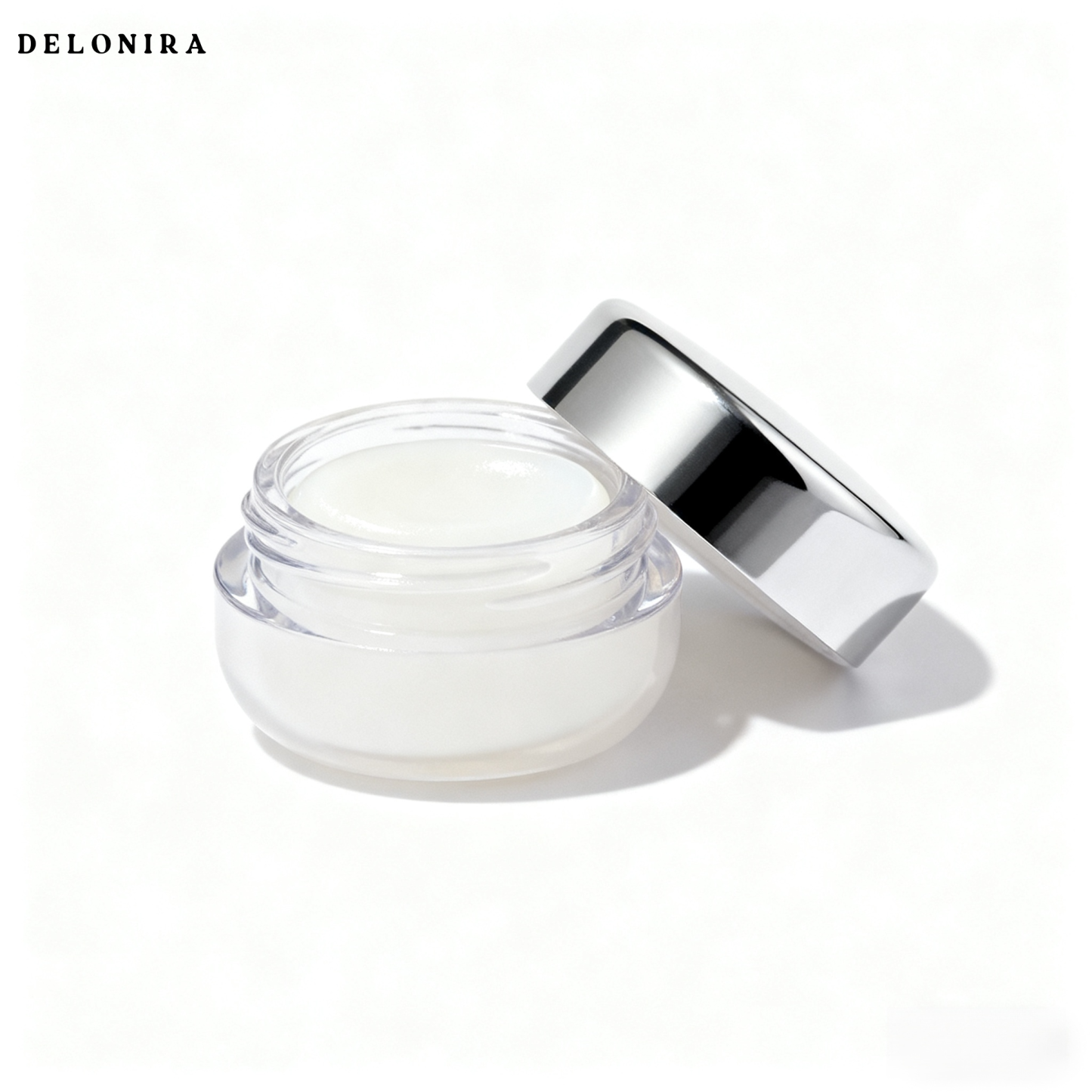 Delonira Hellt Lippenfältchen auf, spendet Feuchtigkeit und pflegt den Lippenstift