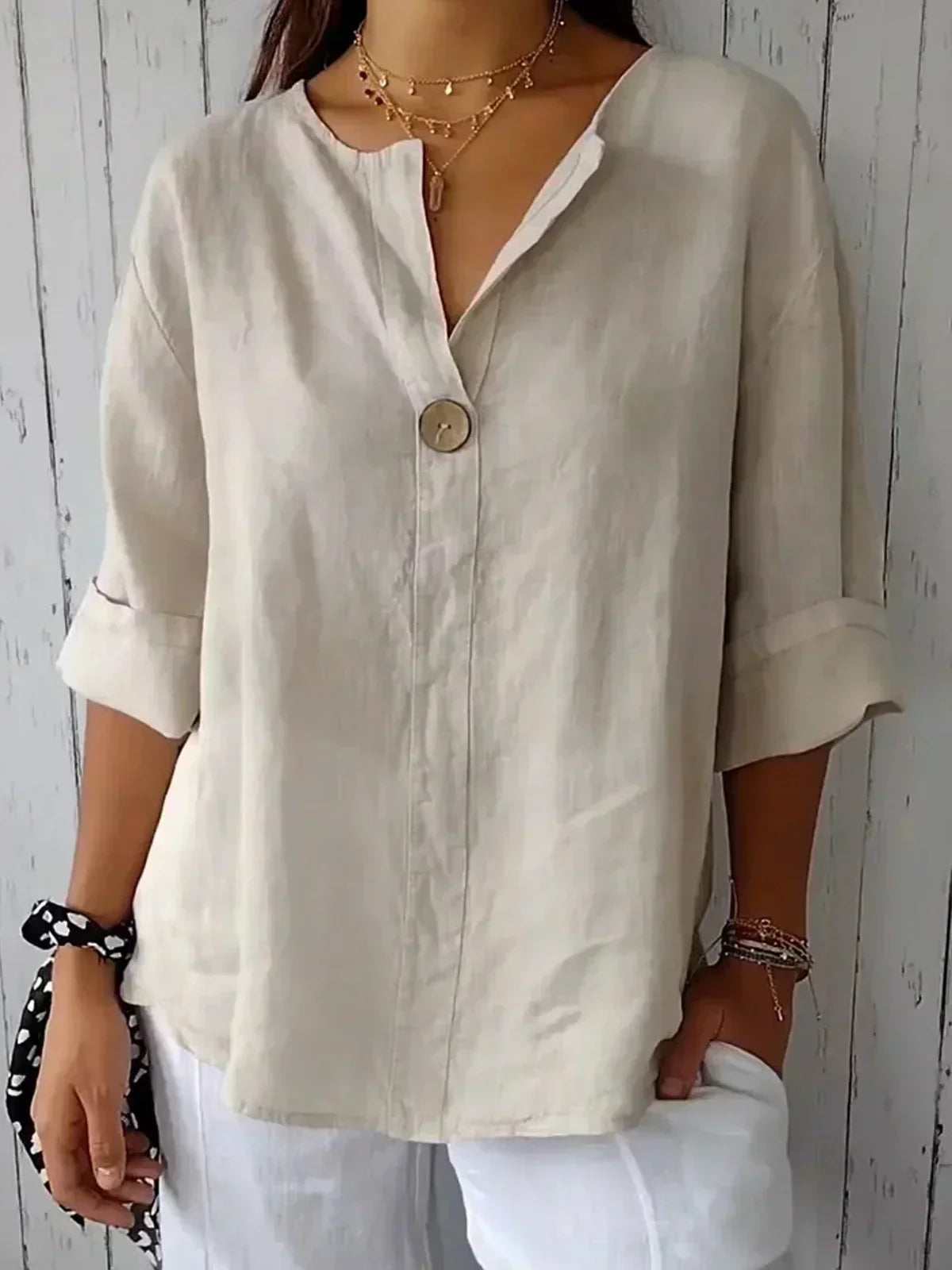 Yvonna – Chic Comfort Blouse