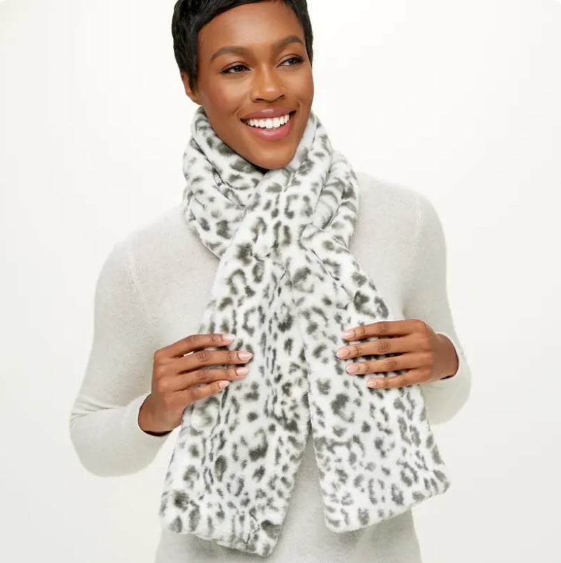 🎗Winter Pocket Scarf – Warm, Stylish & Perfect for Hands-Free Errands