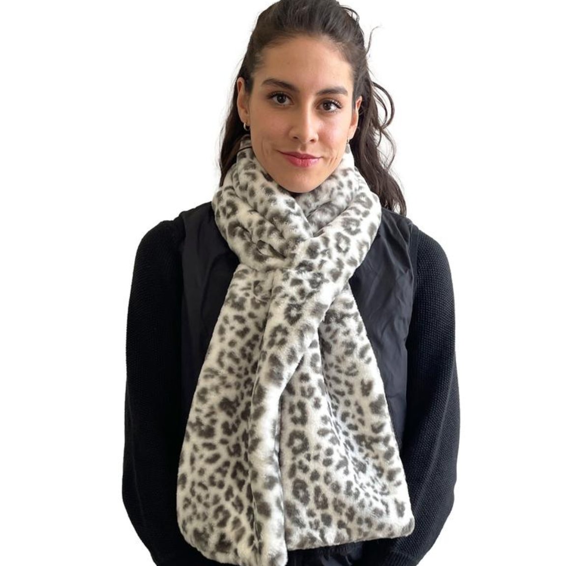 🎗Winter Pocket Scarf – Warm, Stylish & Perfect for Hands-Free Errands