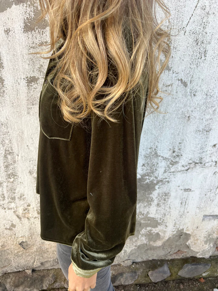 CLEARANCE SALE🔥Velvet Vixen Blouse