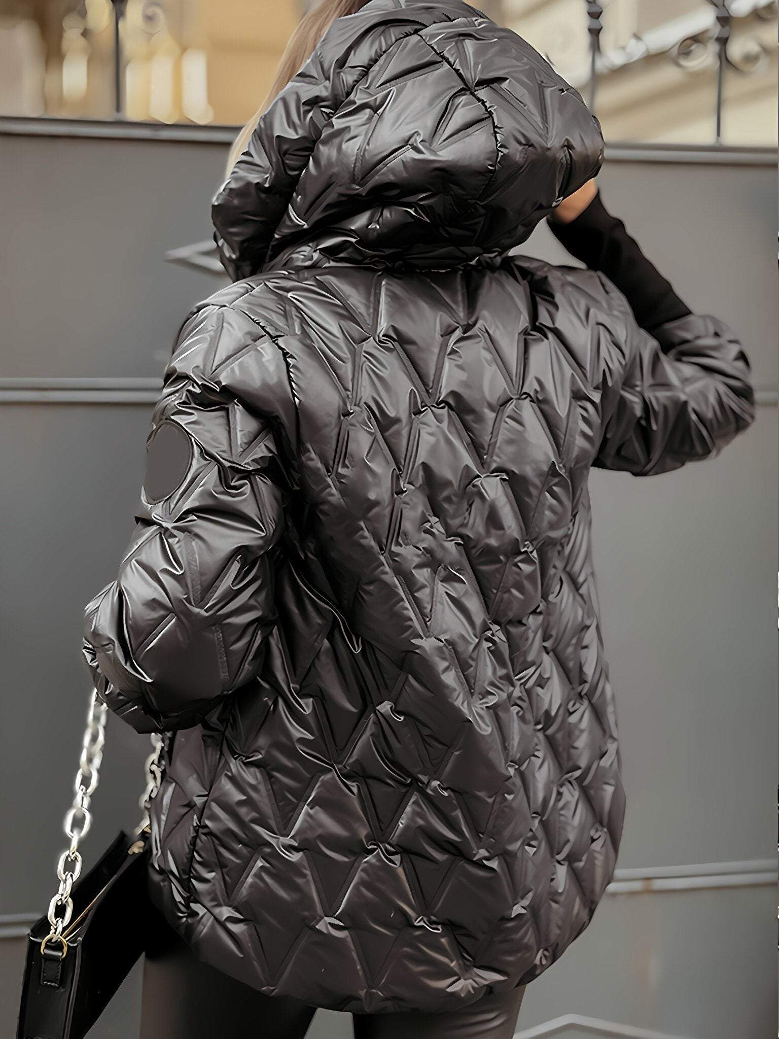 Women's cotton jacket with a hood and long sleeves for fall and winter with a diamond patchwork pattern