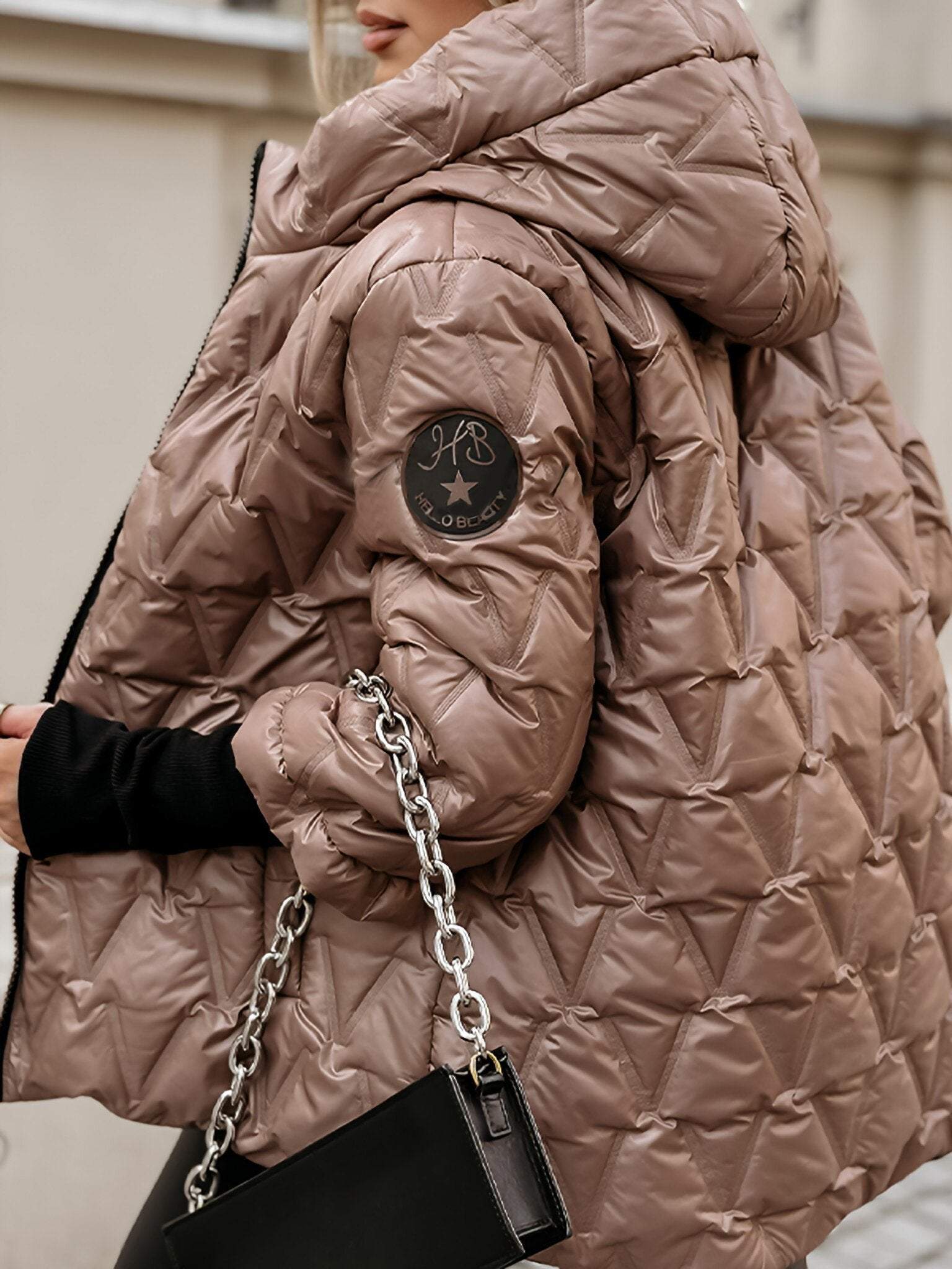 Women's cotton jacket with a hood and long sleeves for fall and winter with a diamond patchwork pattern