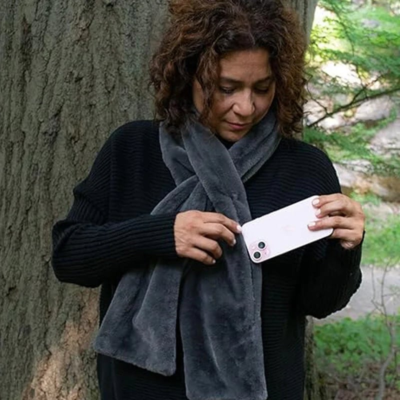 🎗Winter Pocket Scarf – Warm, Stylish & Perfect for Hands-Free Errands