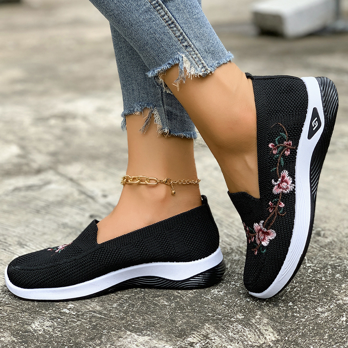 🔥Last day of sale! 30% off!🔥 Women's embroidered, breathable knitted casual shoes