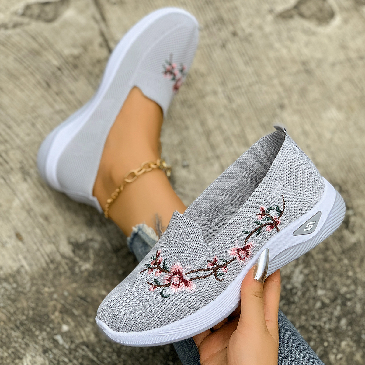 🔥Last day of sale! 30% off!🔥 Women's embroidered, breathable knitted casual shoes