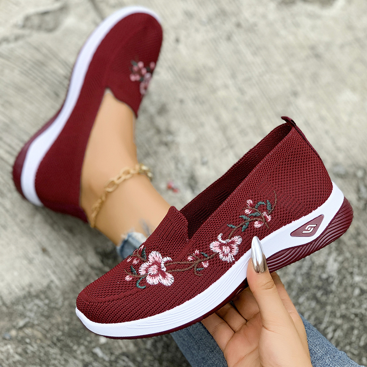 🔥Last day of sale! 30% off!🔥 Women's embroidered, breathable knitted casual shoes