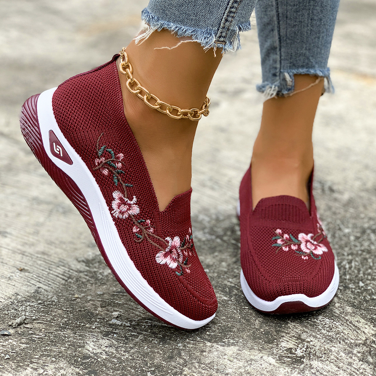 🔥Last day of sale! 30% off!🔥 Women's embroidered, breathable knitted casual shoes